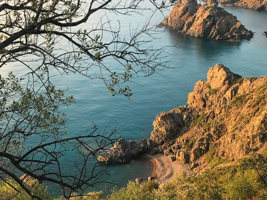 Acque turchesi cristalline e spiagge calde